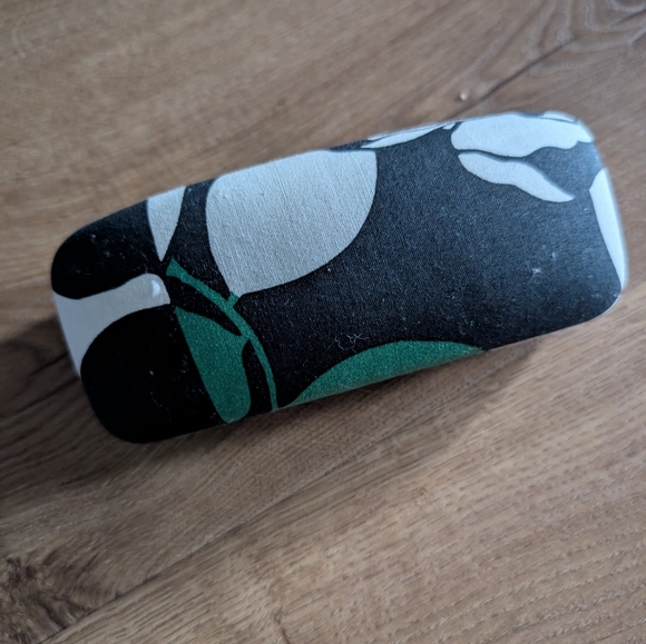 Vera Bradley Floral‎ Black and White Eyeglass Case - Picture 1 of 4
